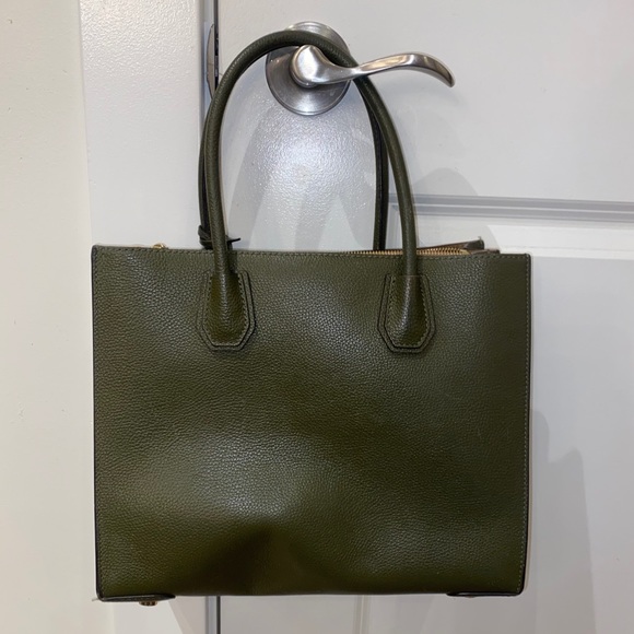 Micheal Kors Purse - Picture 2 of 7